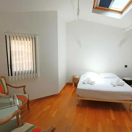 3 Air-conditioned Bedrooms & 6-seat Jacuzzi