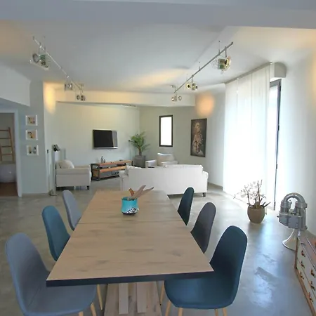 3 Air-conditioned Bedrooms & 6-seat Jacuzzi Appartement *