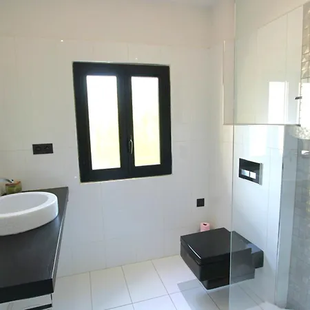 3 Air-conditioned Bedrooms & 6-seat Jacuzzi Appartement Cannes