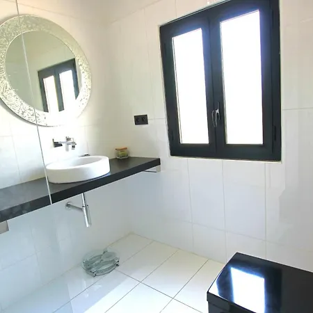 3 Air-conditioned Bedrooms & 6-seat Jacuzzi Appartement