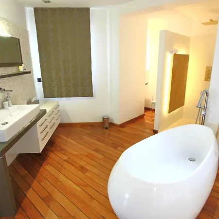 3 Air-conditioned Bedrooms & 6-seat Jacuzzi Appartement Cannes