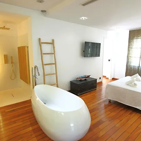 3 Air-conditioned Bedrooms & 6-seat Jacuzzi * Cannes