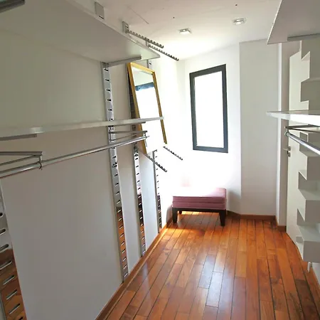 3 Air-conditioned Bedrooms & 6-seat Jacuzzi