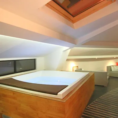 3 Air-conditioned Bedrooms & 6-seat Jacuzzi * Cannes