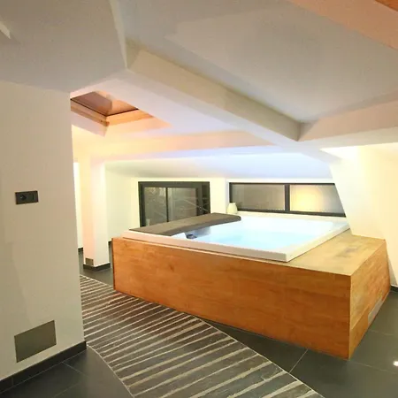 Appartement 3 Air-conditioned Bedrooms & 6-seat Jacuzzi Cannes